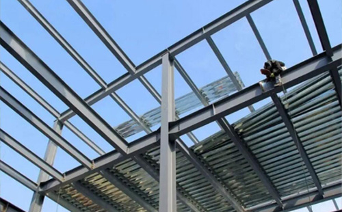 临夏县钢结构加工中的切割与钻孔精度控制要点